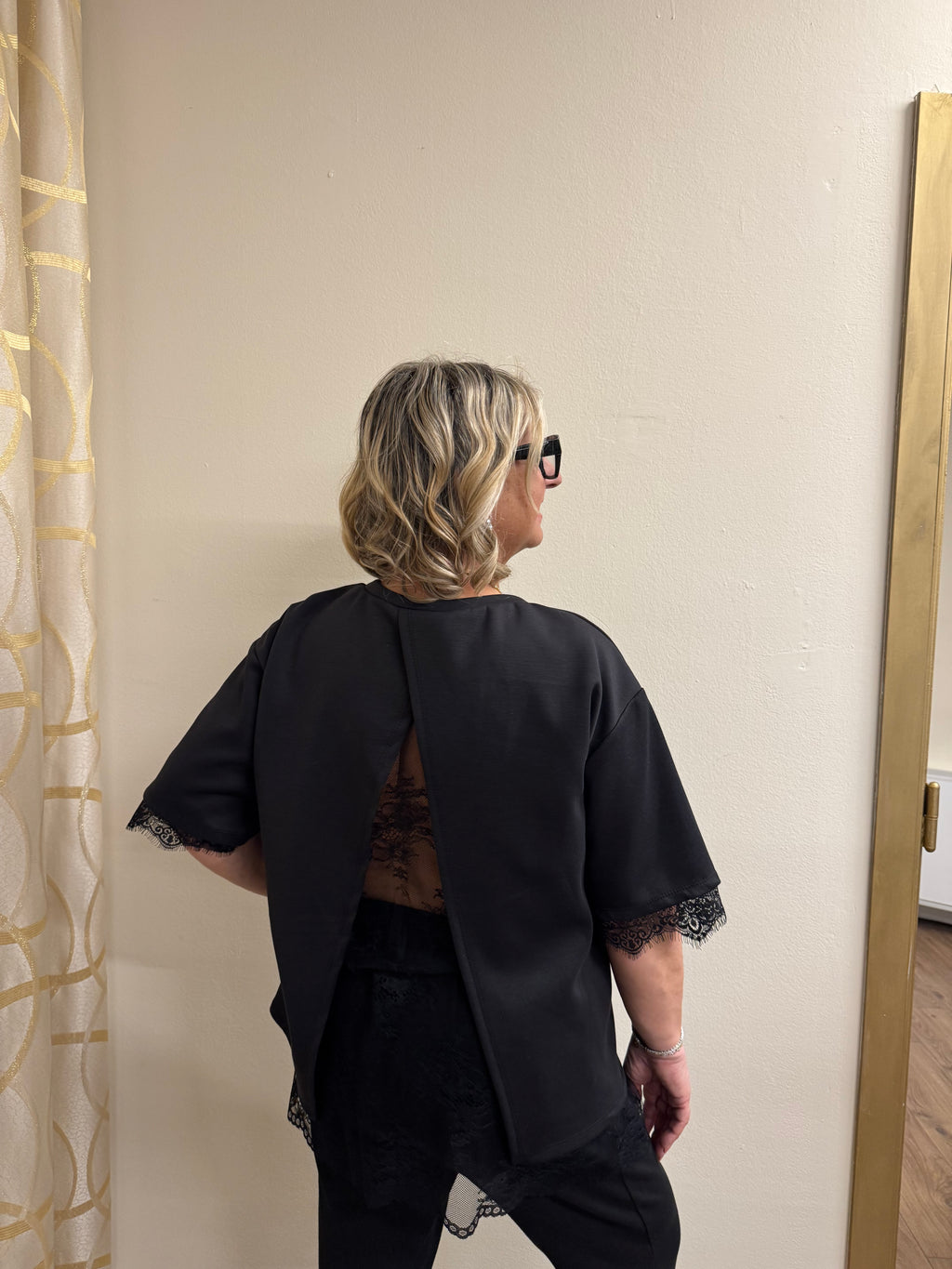 Felpina con pizzo dettaglio dietro