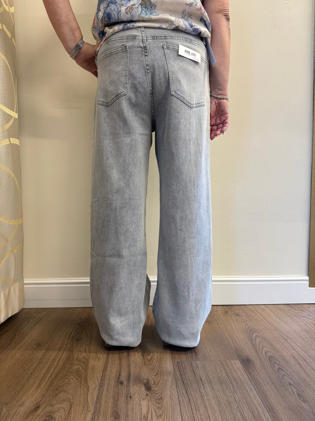 Jeans Valentina grigio elasticizzato wide leg – vestibilità morbida e confortevole