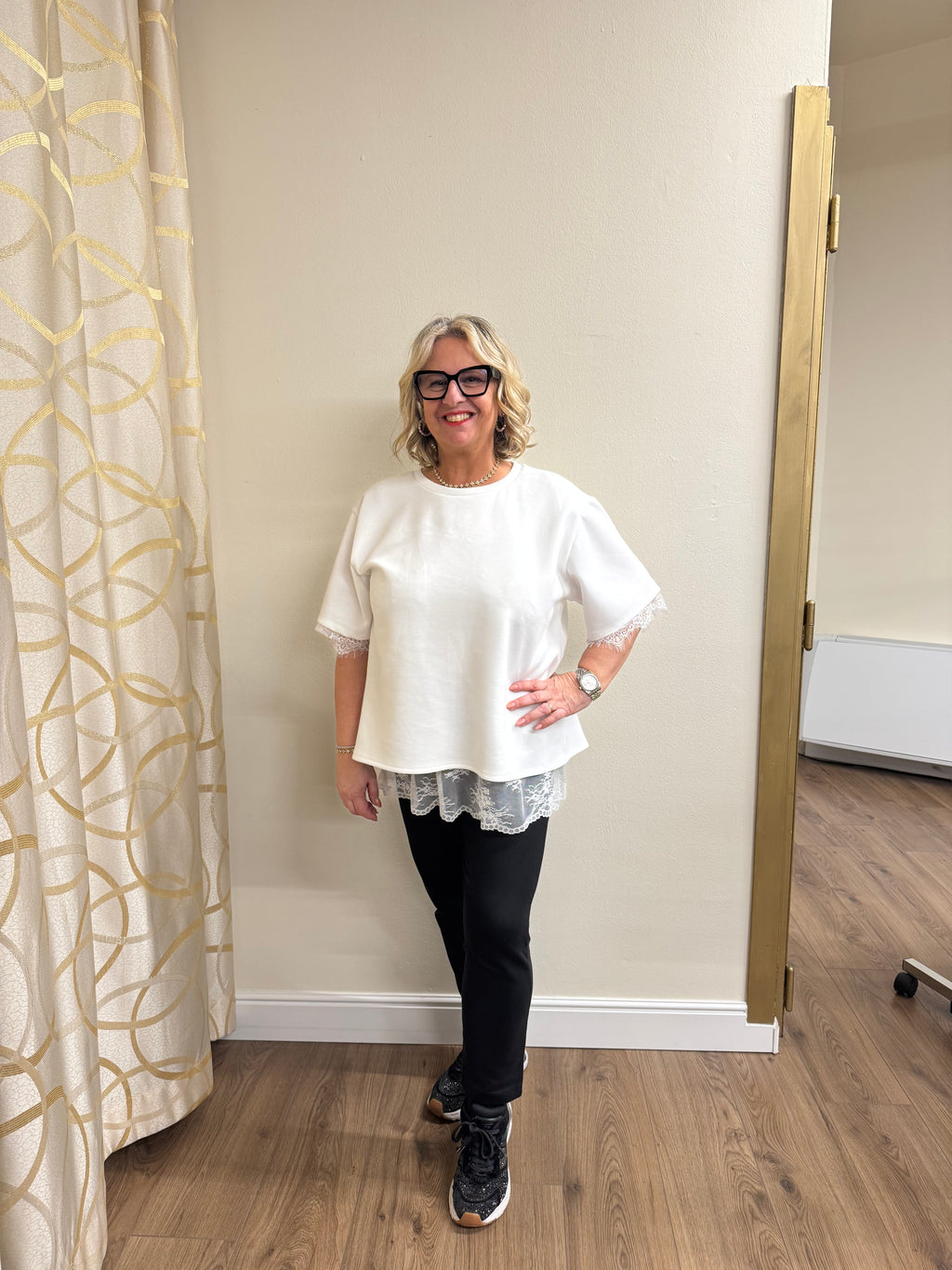 Felpina con pizzo dettaglio dietro