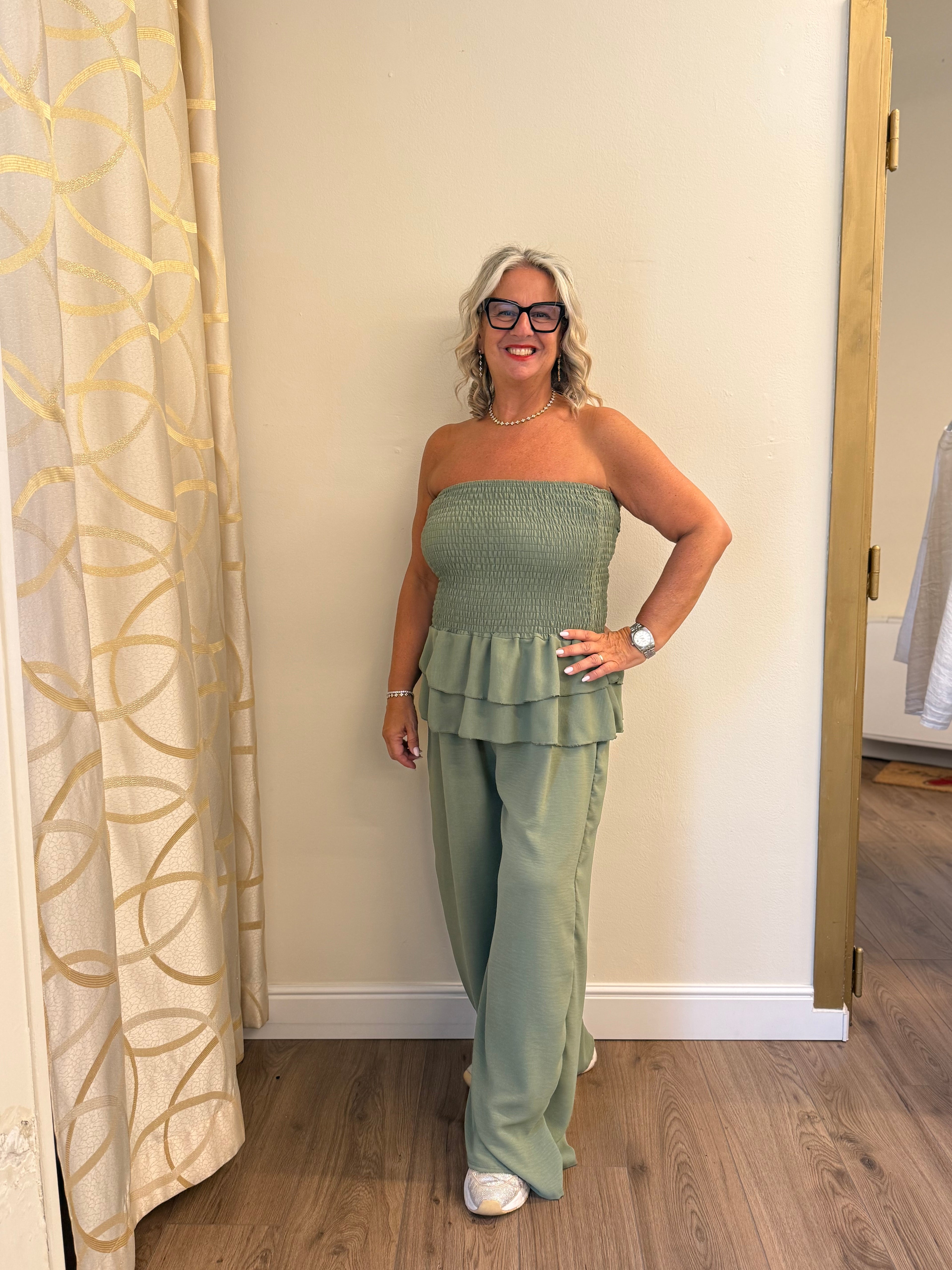 Tuta Chiara con corpetto arricciato e pantalone palazzo