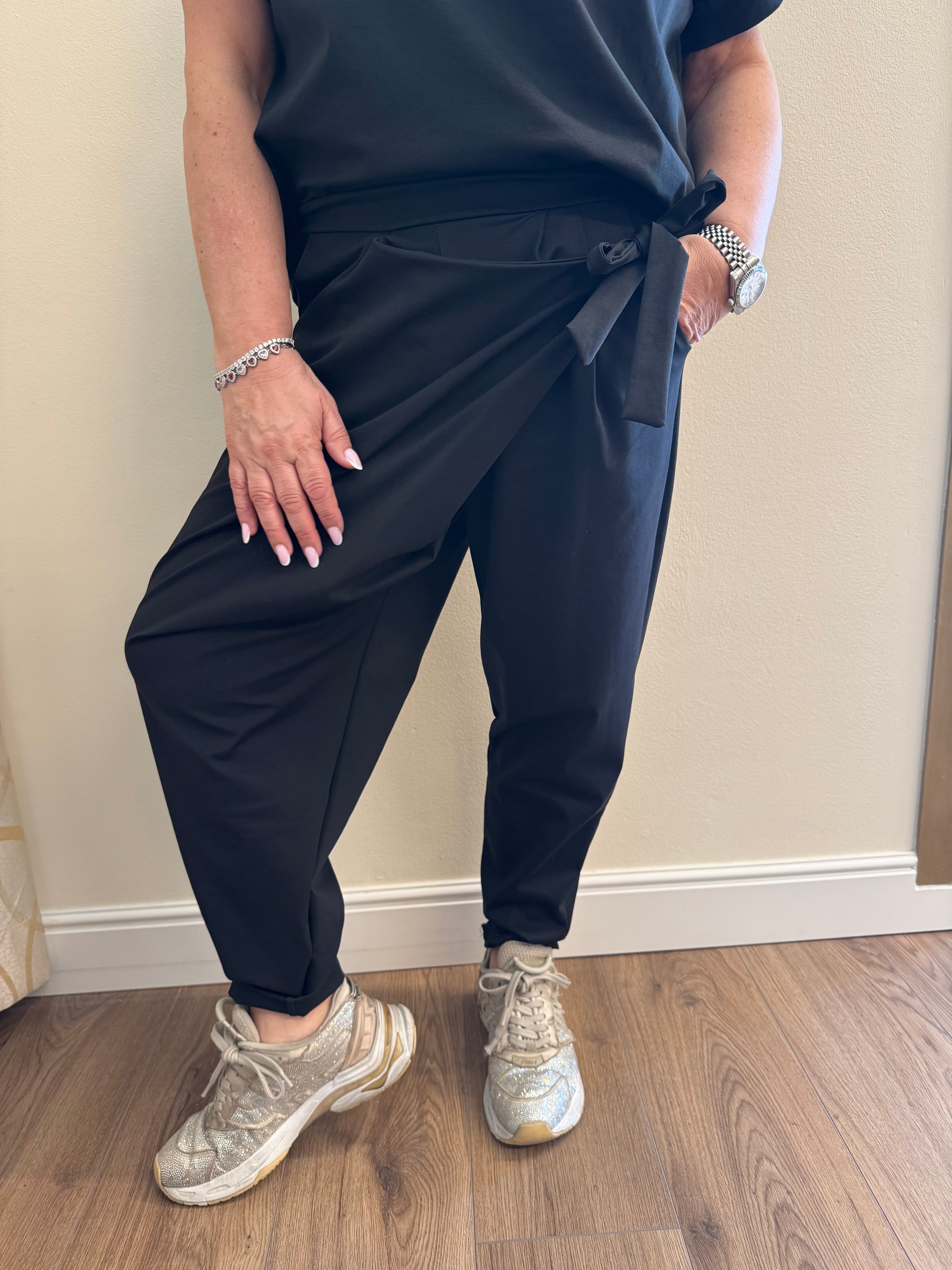 Pantalone Jogger Elegante con Nodo Laterale – Nero Ester