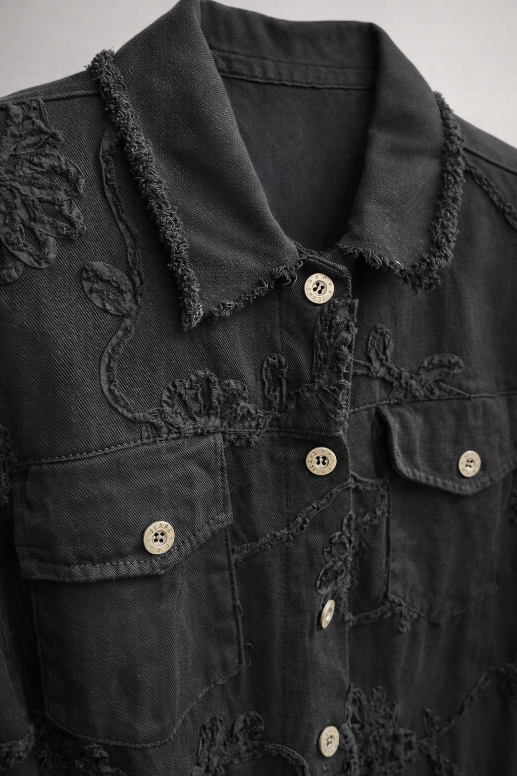 Giubbino con applicazioni fiori