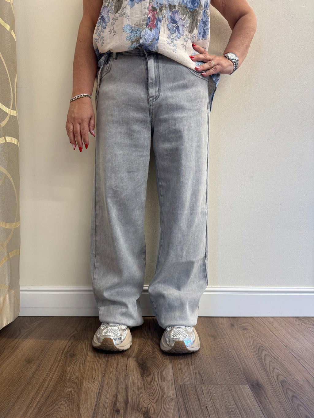 Jeans Valentina grigio elasticizzato wide leg – vestibilità morbida e confortevole