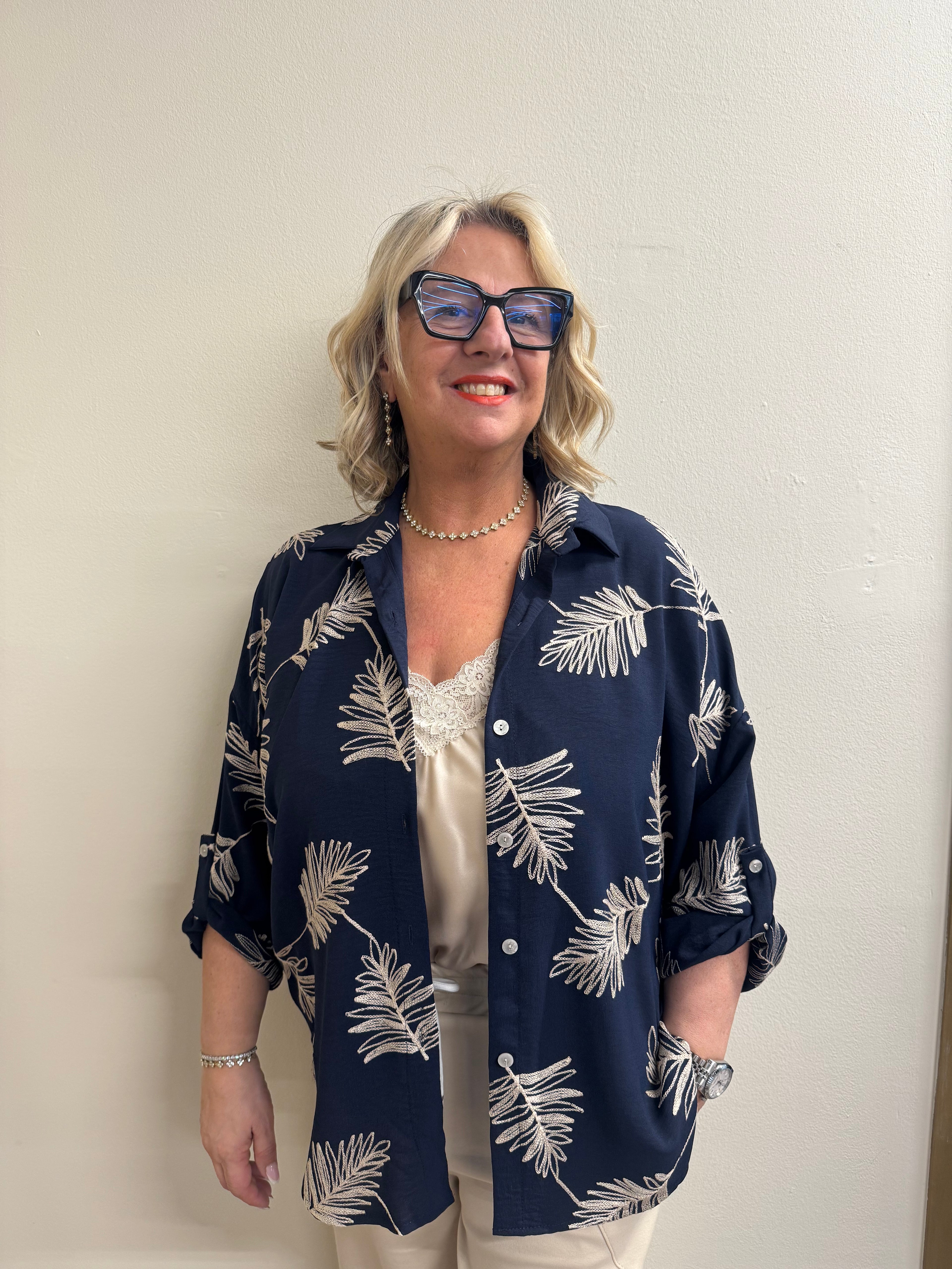 Camicia foglie ricamate