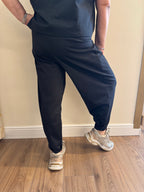 Pantalone Jogger Elegante con Nodo Laterale – Nero Ester