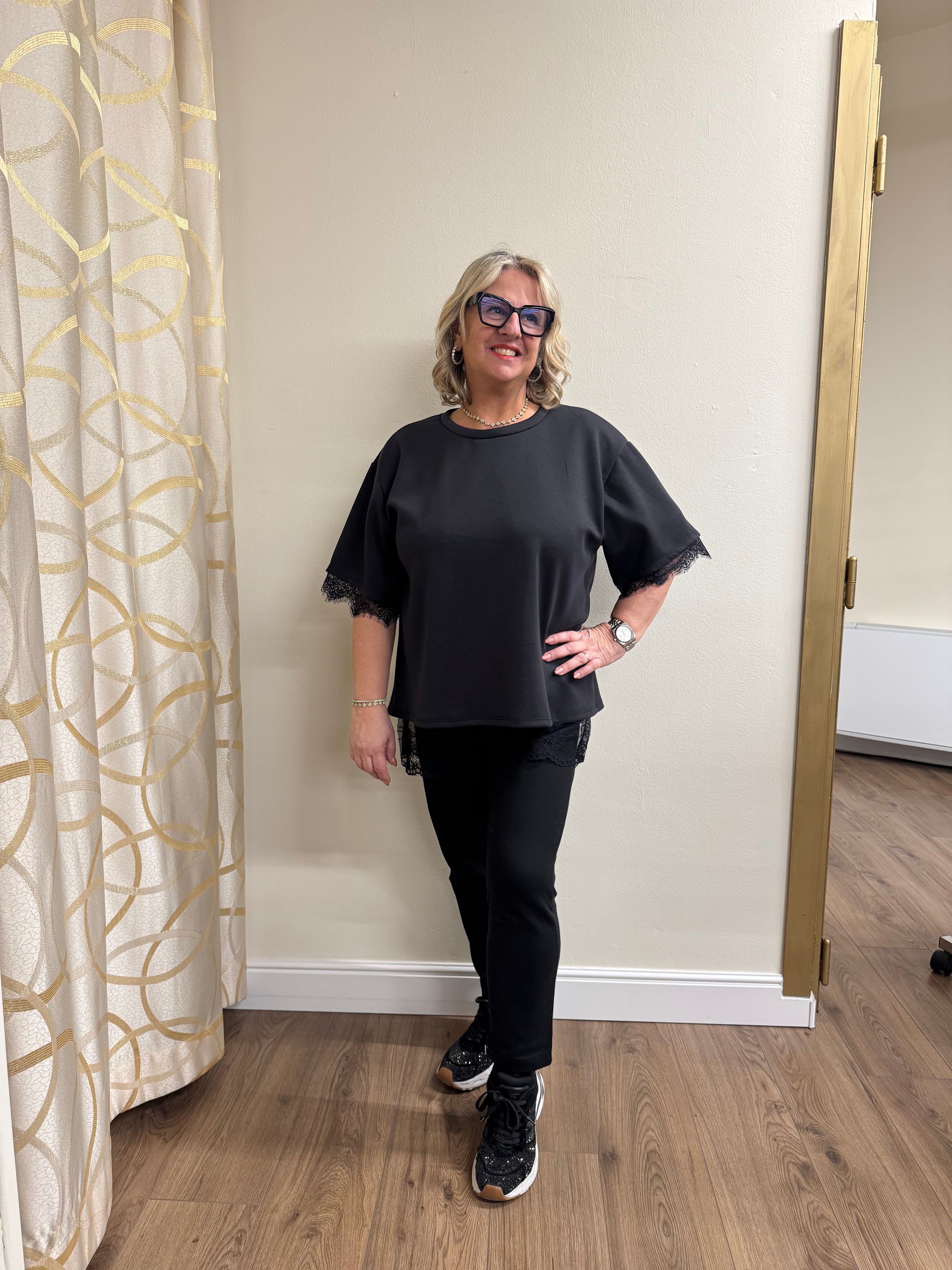 Felpina con pizzo dettaglio dietro