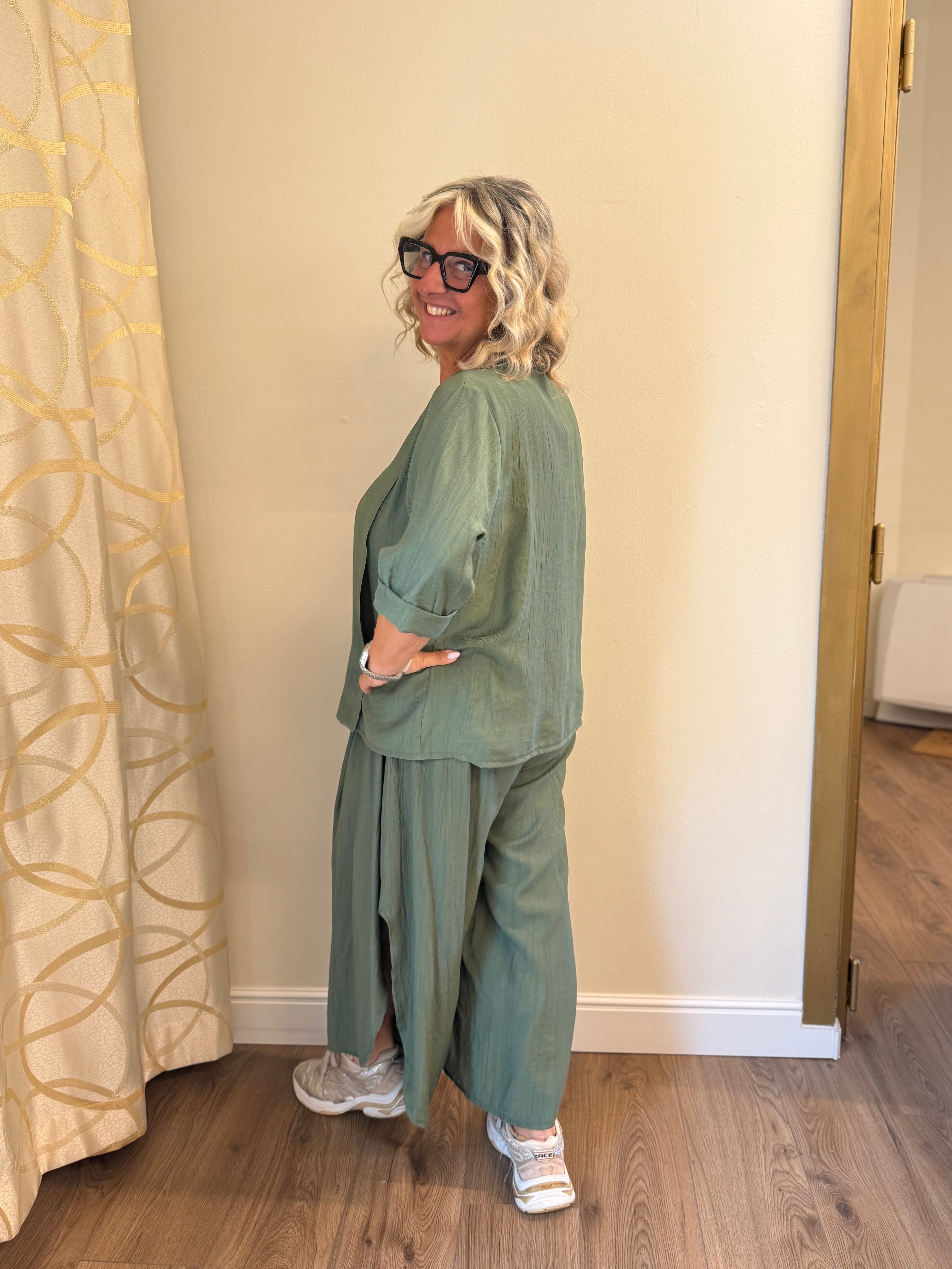 Completo Lucrezia 2 pezzi Morbido con Casacca Aperta e Pantalone Ampio