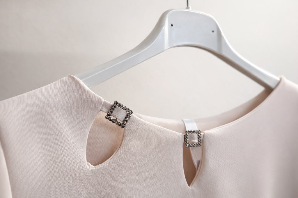 Blusa dettaglio gioiello