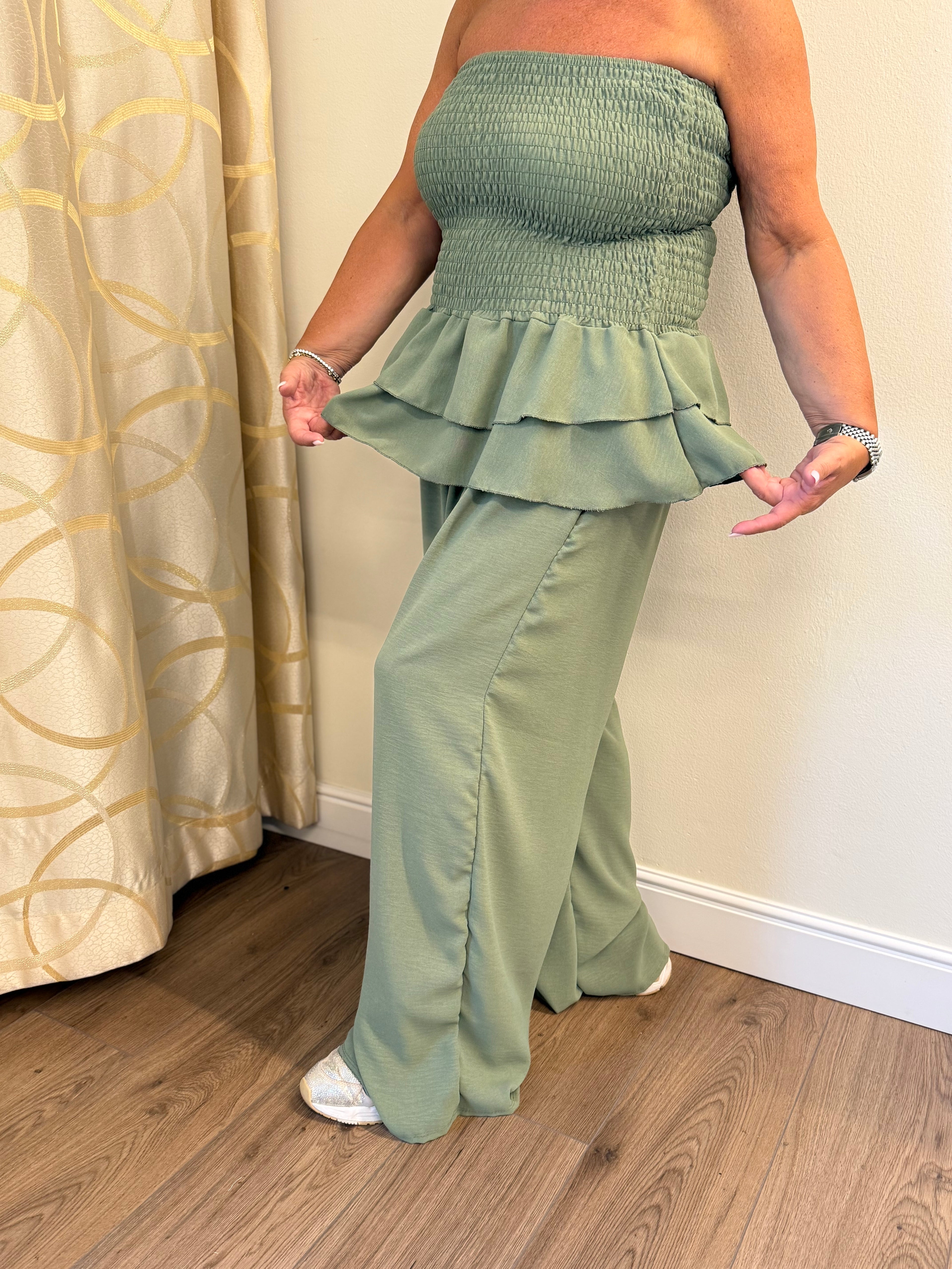 Tuta Chiara con corpetto arricciato e pantalone palazzo