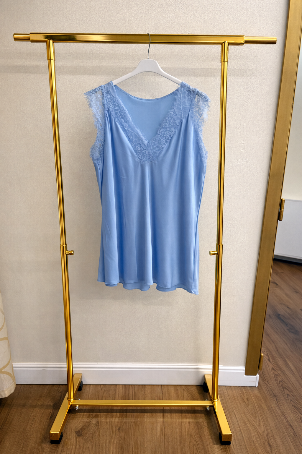 Canotta raso pizzo spalla larga