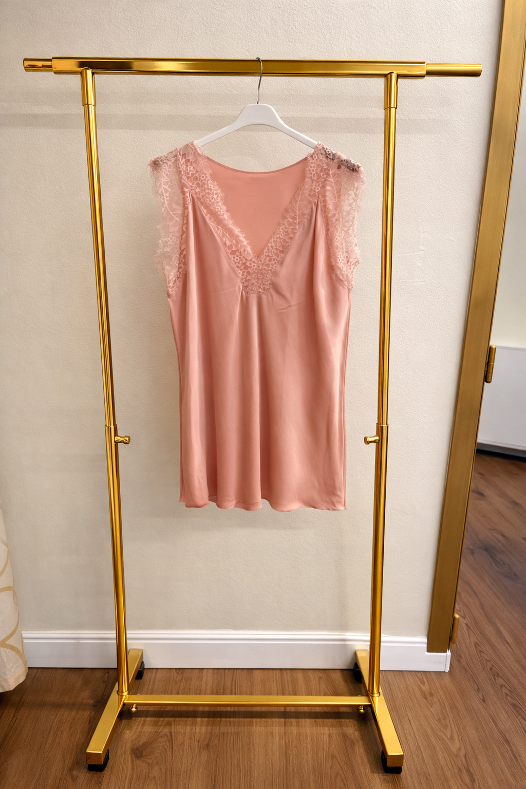 Canotta raso pizzo spalla larga