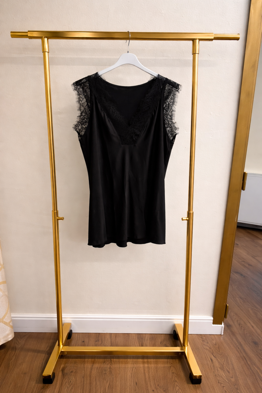 Canotta raso pizzo spalla larga