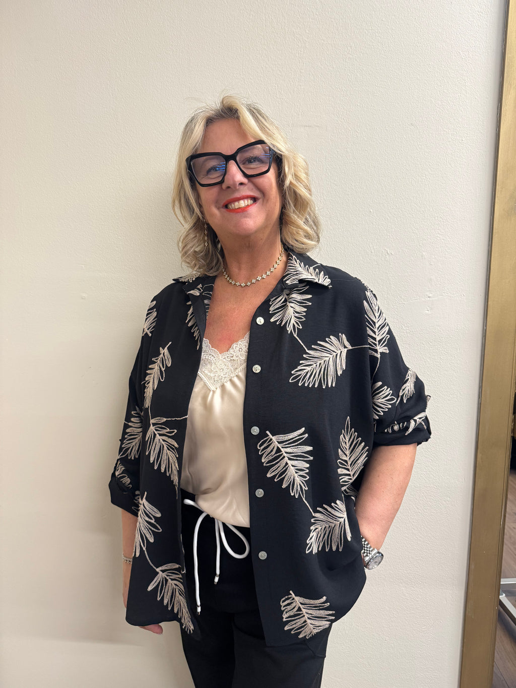 Camicia foglie ricamate