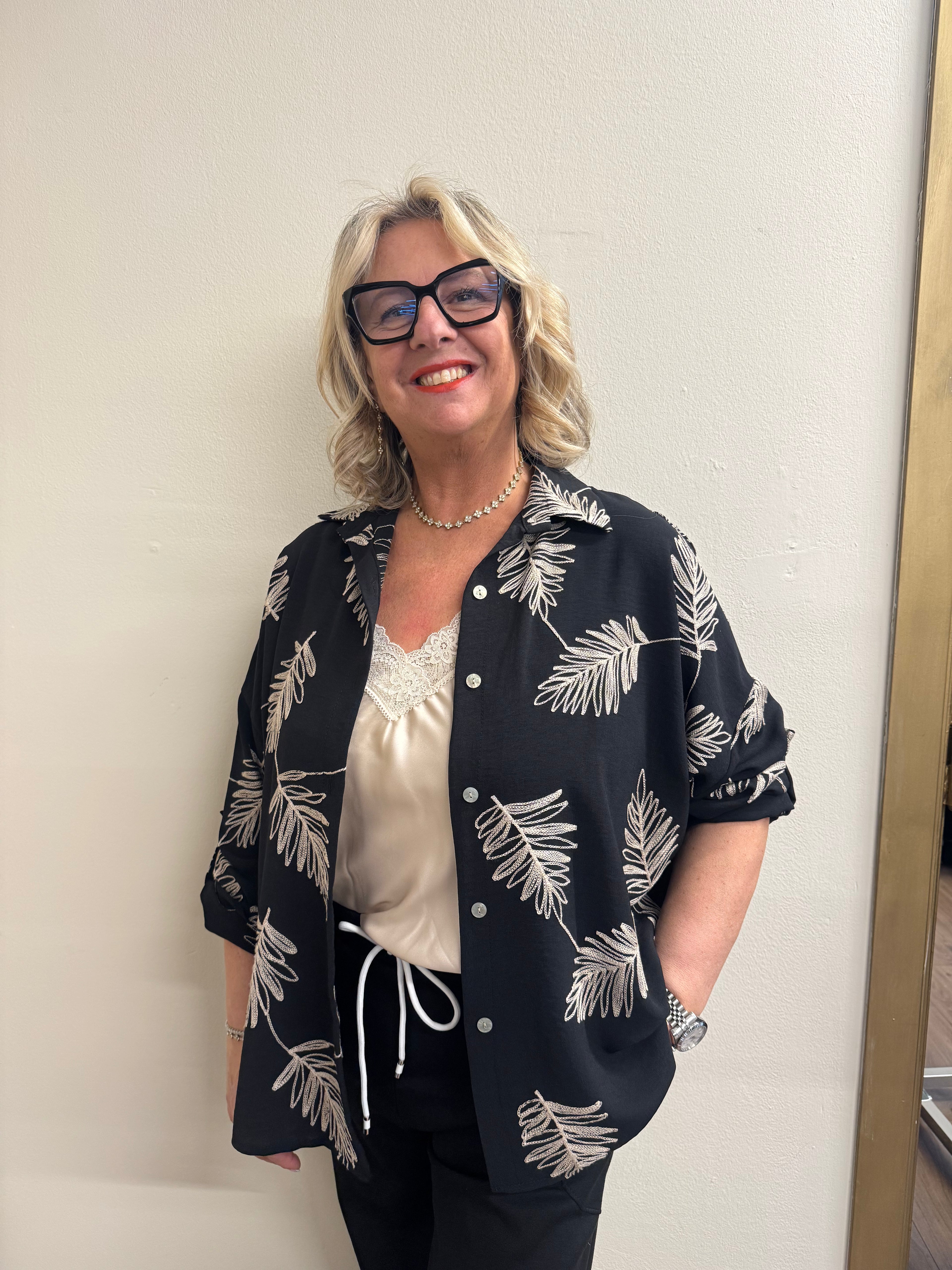 Camicia foglie ricamate