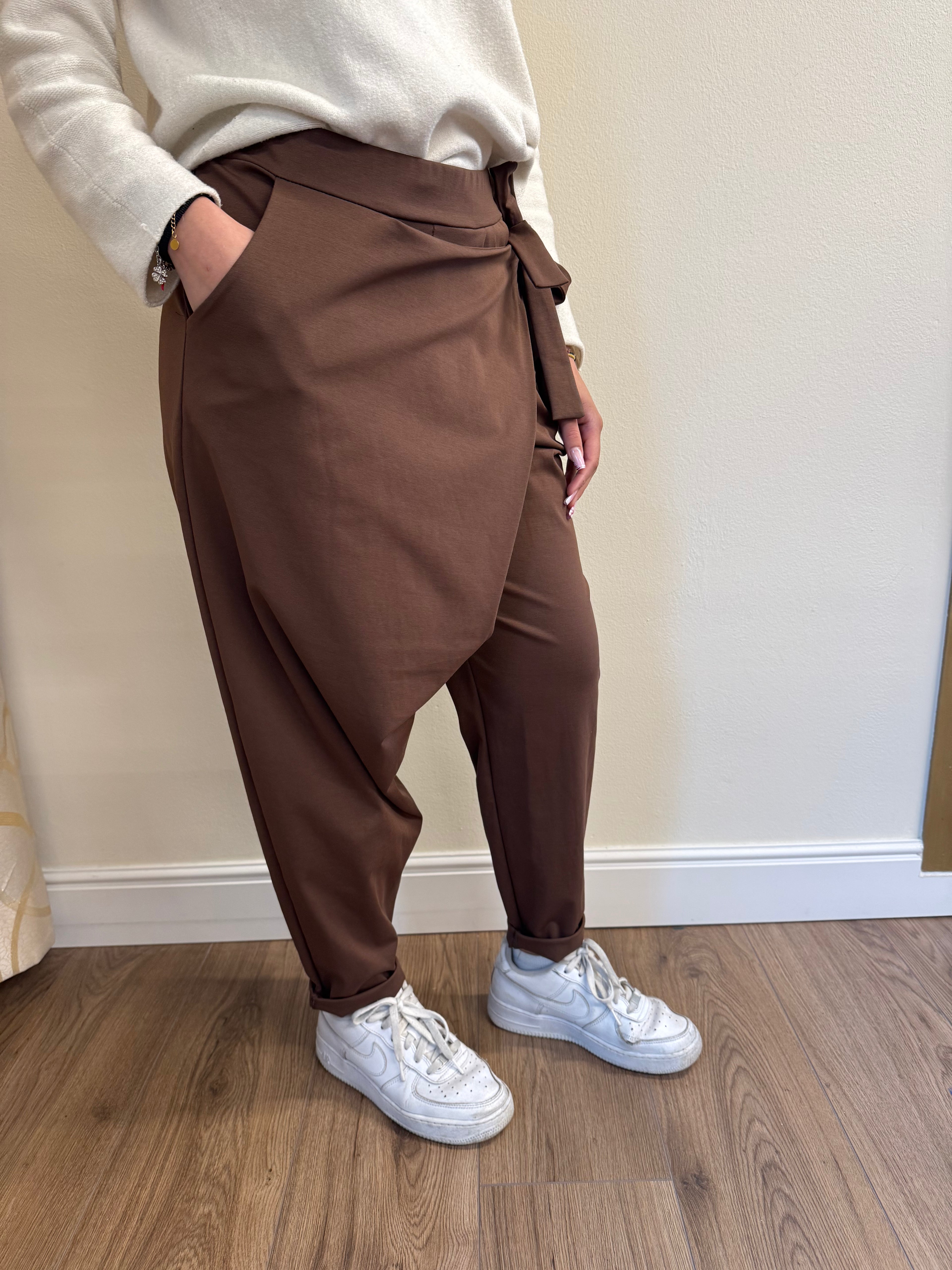 Pantalone Jogger Elegante con Nodo Laterale – Nero Ester