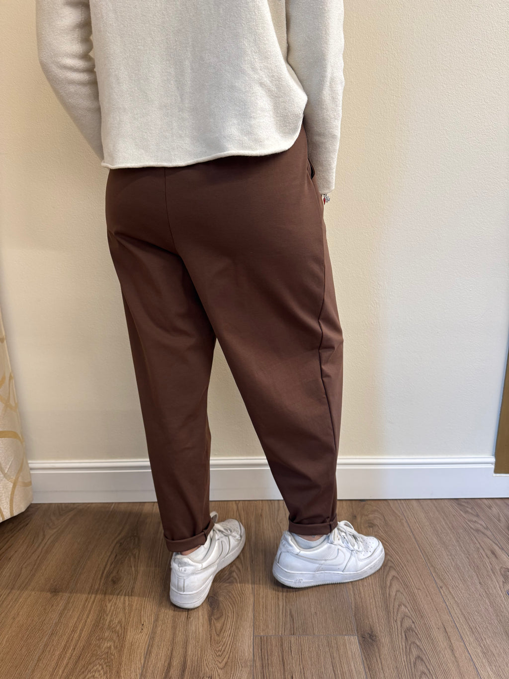 Pantalone Jogger Elegante con Nodo Laterale – Nero Ester