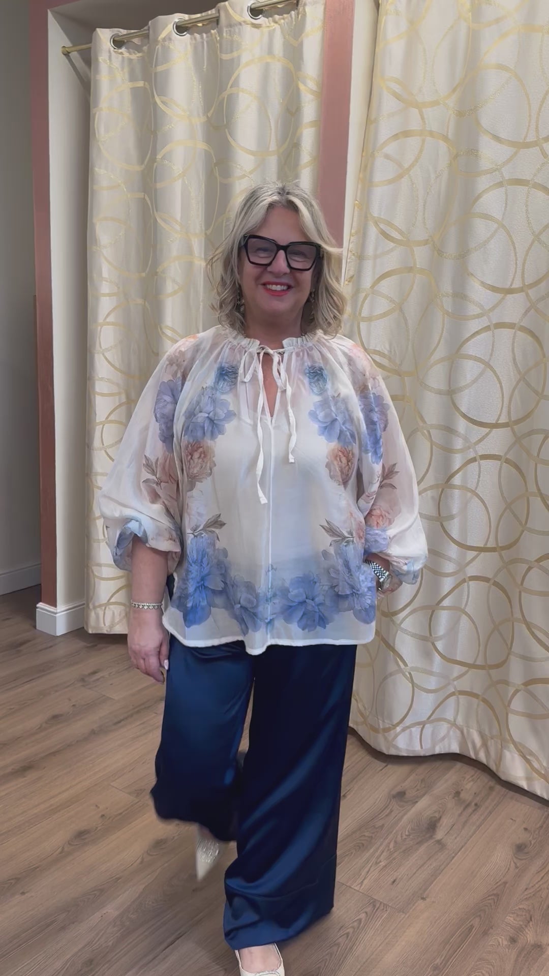 Pantalone di raso con coulisse e risvoltone