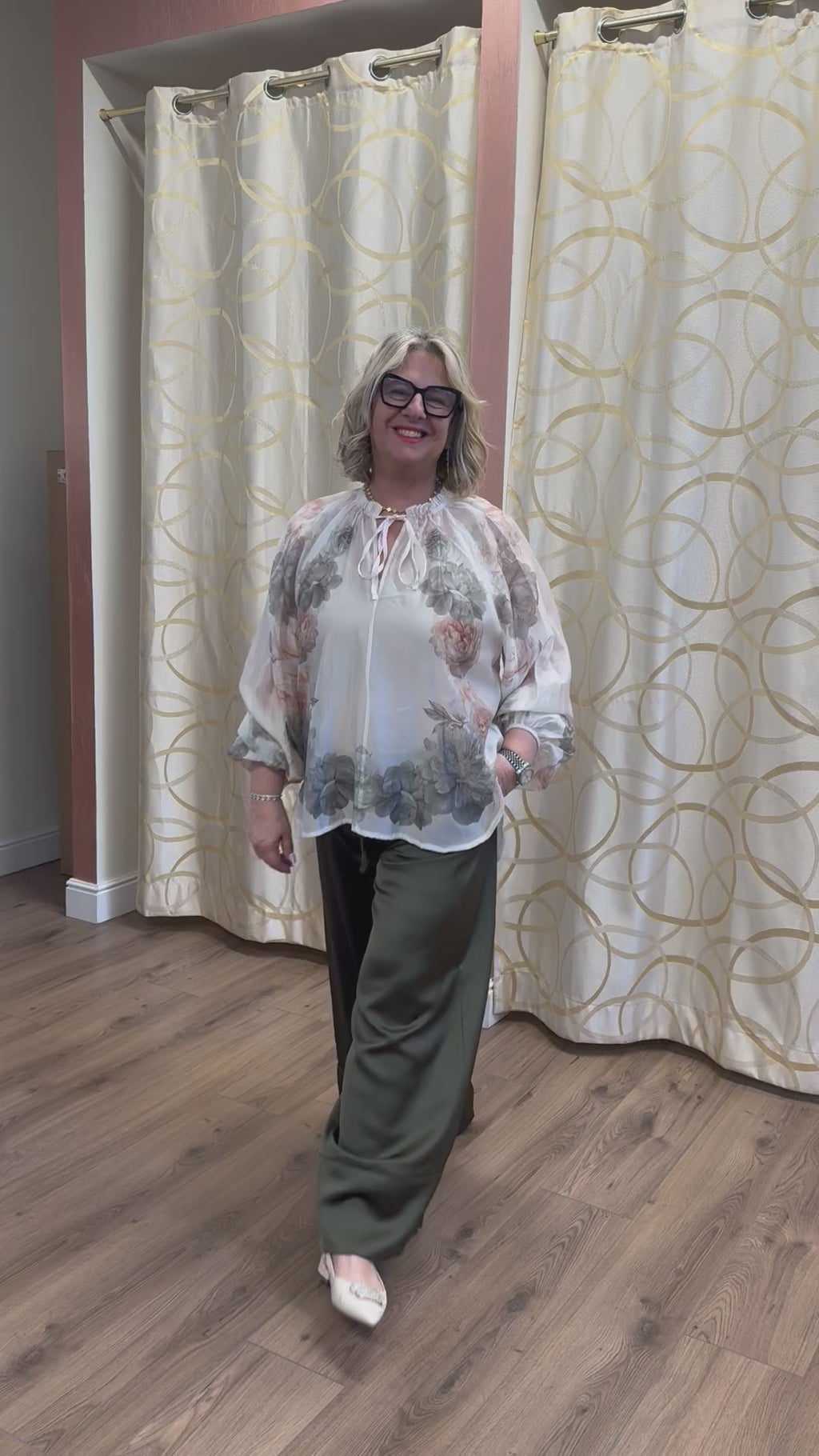 Pantalone di raso con coulisse e risvoltone