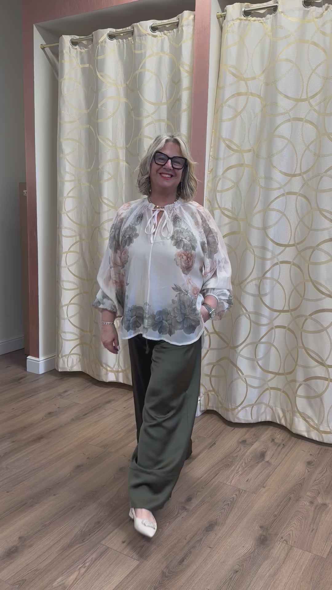 Pantalone di raso con coulisse e risvoltone